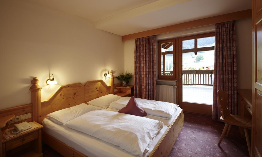 Hotel Zum Loewen - Al Leone Meltina Chambre photo