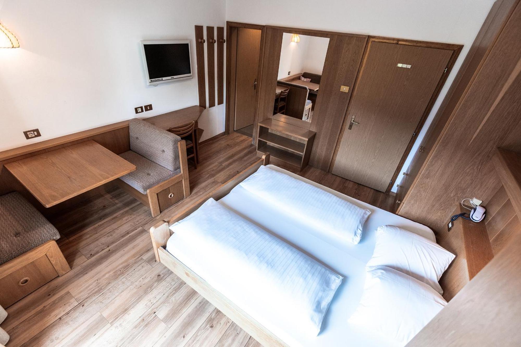 Hotel Zum Loewen - Al Leone Meltina Extérieur photo